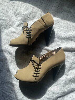 DKNY open toe non-slip heels with cushioned bottom Women's Size 8